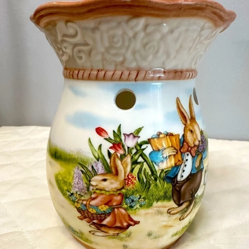 Yankee Candle Vintage Bunnies Rabbit Eggs Barn Tart Wax Warmer 2011 Ceramic - Picture 2 of 5